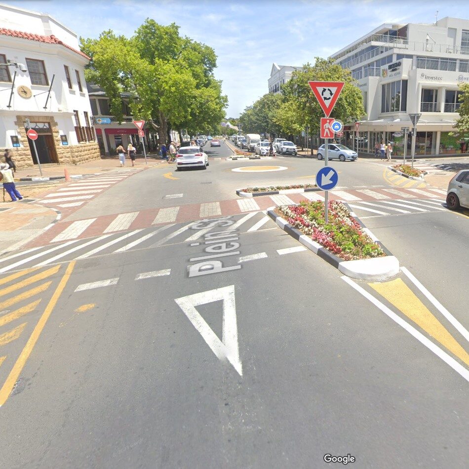 An example of protection of pedestrians at the mini-circle on Plein and Andringa