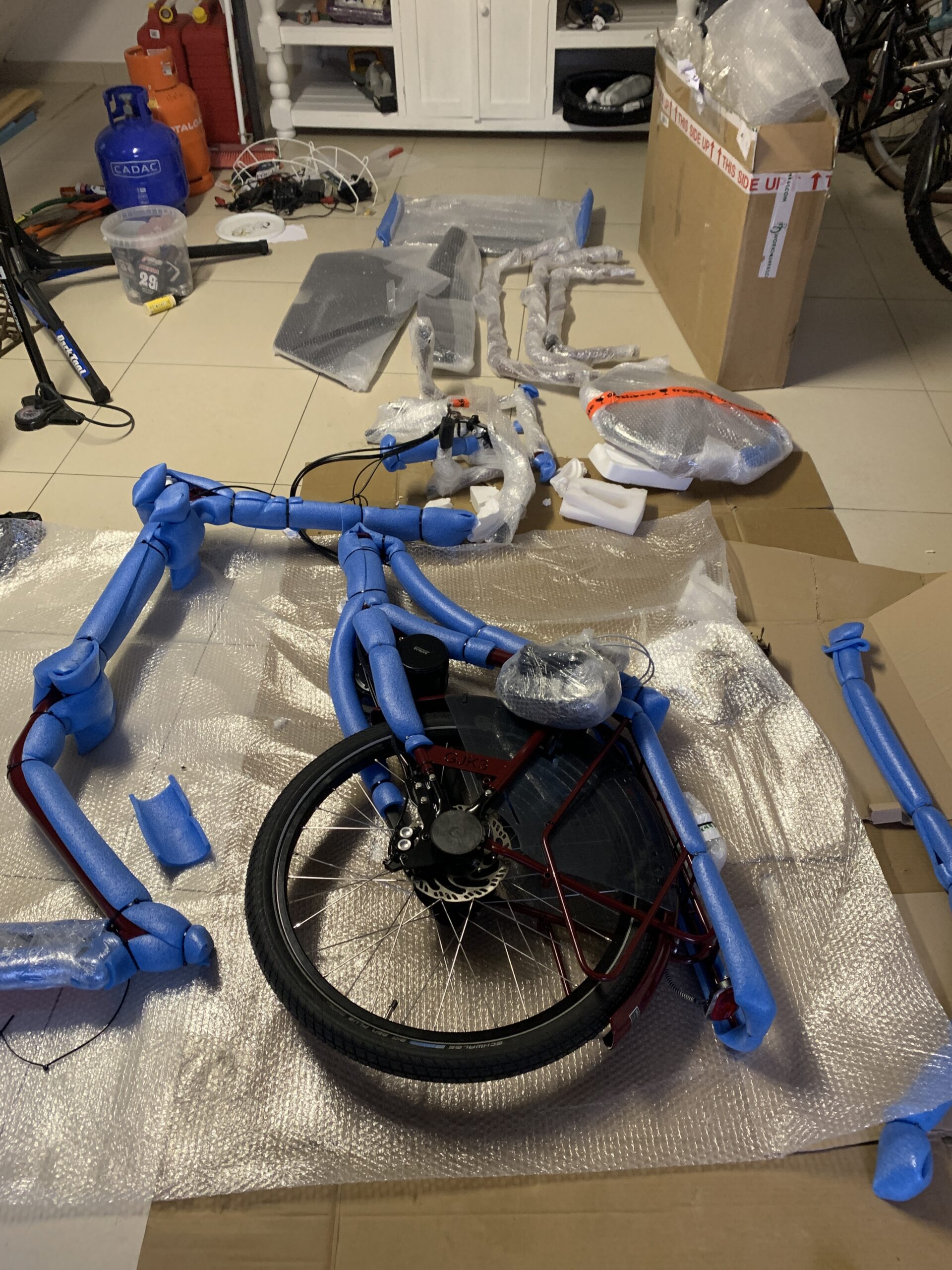 All parts from the unpacked delivery boxes.